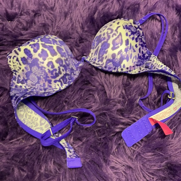 Victoria Bras sizes 34A-34B - Picture 7 of 9